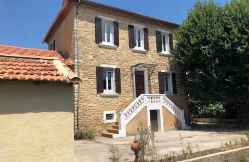 Pont-Saint-Esprit Villa | L'Ardeche en Provence avec parc ombragé