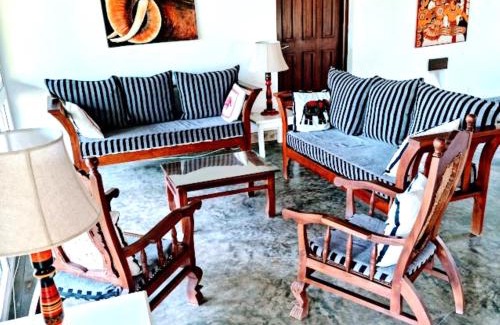 Kahandamodara Maison | Ardeen Villa - superb 3 bedroom beachfront BB for 6, in Ranna- Tangalle- 7 night stays free pick up, serviced, taxes included