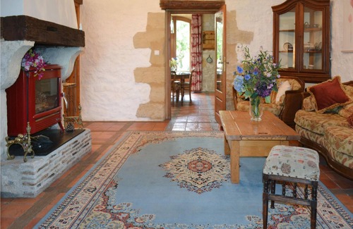 Le Cler Maison | Are you dreaming of a peaceful vacation with French flair? Then this charming, spacious stone house