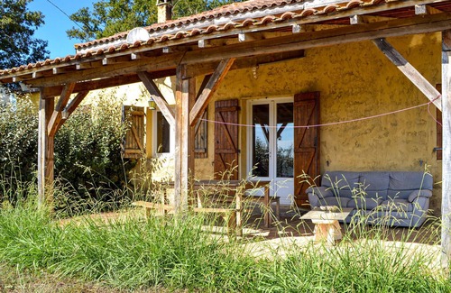 Gaujacq Maison | Are you dreaming of a relaxing vacation with southern flair? Then this quietly located country house