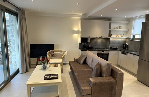 Pyrgos Psilonerou Villa | Ariadne Villa placed just a few hundred meters from the beach.