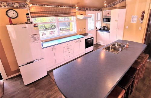Pukehangi Maison | Arias COTTAGE (+ CABIN si disponible) Rotorua Family and Group Accommodation