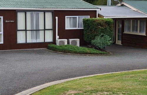 Pukehangi Maison | Arias COTTAGE (+ CABIN si disponible) Rotorua Family and Group Accommodation