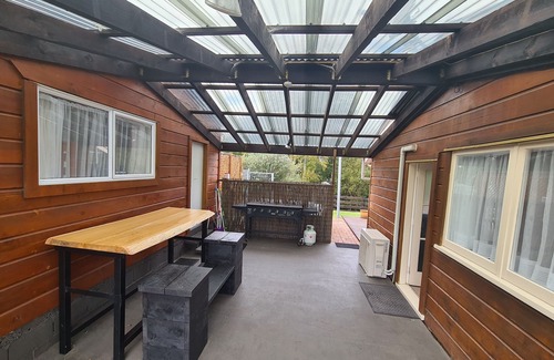 Pukehangi Maison | Arias COTTAGE (+ CABIN si disponible) Rotorua Family and Group Accommodation