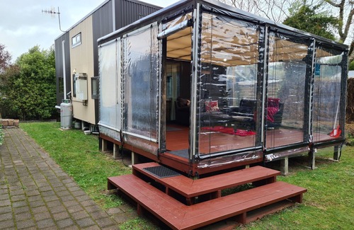 Pukehangi Maison | Arias Farmlet Tiny Home - quiet bungalow with breakfast, spa, animals to feed