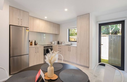 Lower Hutt Maison | Ariki Artistry: Lower Hutt 2BR Sanctuary