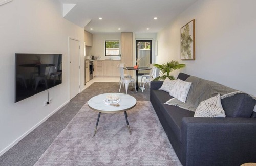 Lower Hutt Maison | Ariki Artistry: Lower Hutt 2BR Sanctuary