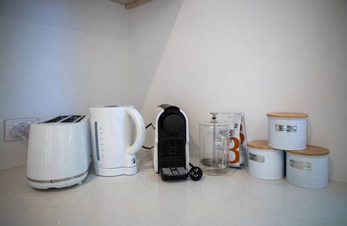 Lower Hutt Maison | Ariki Artistry: Lower Hutt 2BR Sanctuary