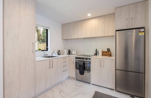 Lower Hutt Maison | Ariki Delight: 2BR Wellington Sanctuary