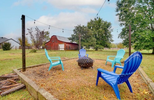 Farmington Maison | Arkansas Guest Suite with Deck Near Fayetteville!