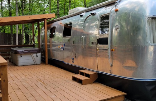 Hico Maison | Arlo is a cozy RV in delightful Hico with WiFi, AC