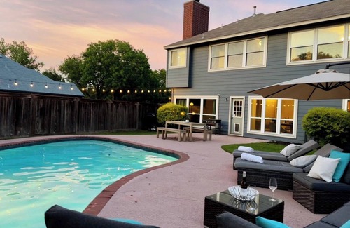 West Oak Hill Maison | Armadillo’s Pad – Pool, Game Room, Gym & more…