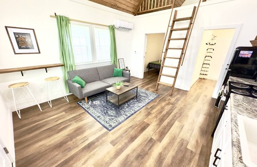 Albertville Cabine | Armadillo Tiny Luxury Cabin Lake