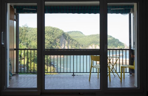 Arminza Appartement | Armintza Port by Aston Rentals