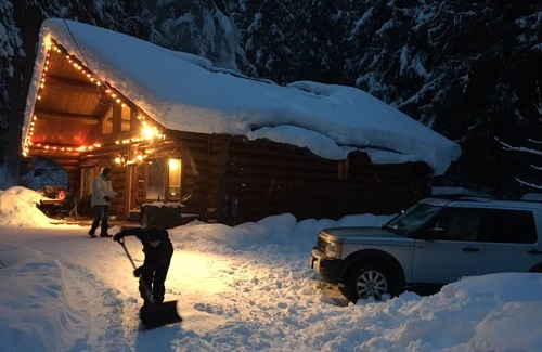 Sunshine Valley Maison | Arnie’s Beautiful Log Cabin Hideaway