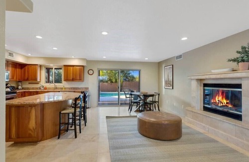 Shadow Hills Maison | Le Winston: 5 chambres, 3 w / salles de bains privées! Très bien situé, vue sur la montagne