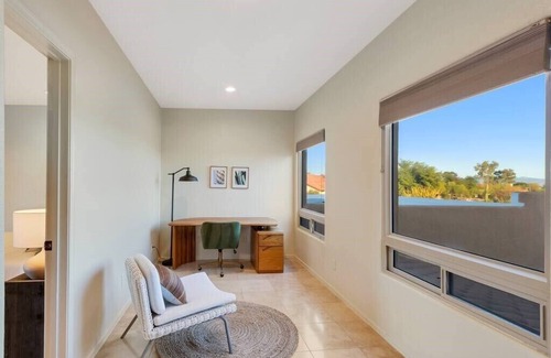 Shadow Hills Maison | Le Winston: 5 chambres, 3 w / salles de bains privées! Très bien situé, vue sur la montagne