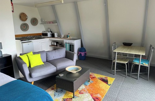 Amodeo Bay Appartement | Aroha A-Frames - Whero