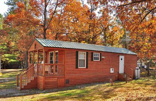 Marquette County Station Balnéaire | Arrowhead Camping Resort Deluxe Cabin 4