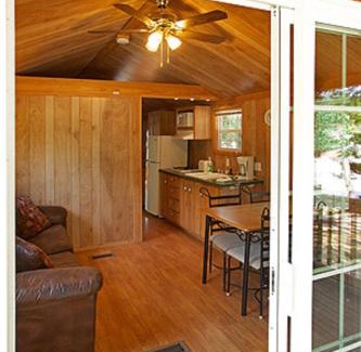 Marquette County Station Balnéaire | Arrowhead Camping Resort Deluxe Cabin 4