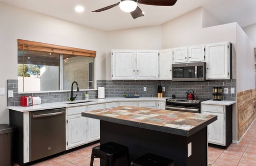 Peoria Maison | Arrowhead Family Getaway with Heated Pool