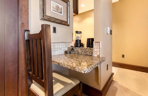 Empire Pass Maison | Arrowleaf Lodge - 1 Bed Studio #100A