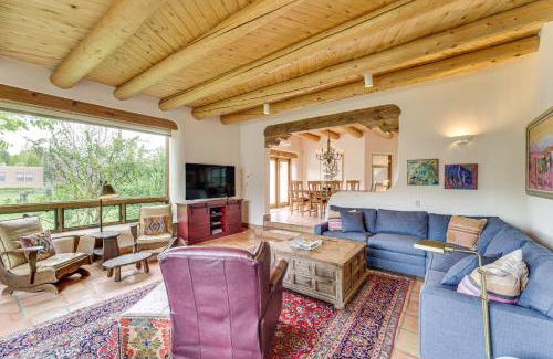 Arroyo Seco Maison | Arroyo Seco Adobe with Hot Tub Near Taos Ski Valley!