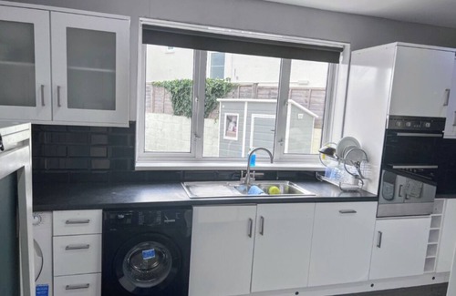 Weston-super-Mare Maison | Art Deco 5-bedroom house with WiFi in Weston-super-Mare Close to Beach & Town