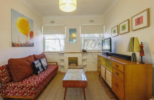 Maroubra Appartement | Art Deco at Marouba Beach - Soak up the Sand & Surf