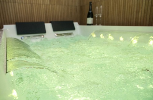 Hincmar Appartement | Art Déco Champagne & Spa