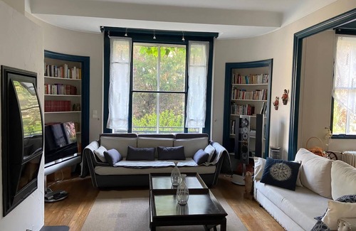 Dole Villa | Maison de centre ville art déco avec piscine pour 8 personnes maximums