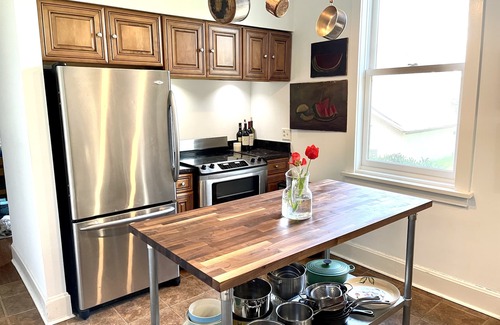 German Village Maison | Art filled German Village House. Double lot fenced in yard with 2 car garage