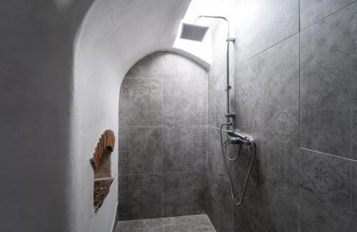 Chvalsiny Maison | Art Gallery Dyk