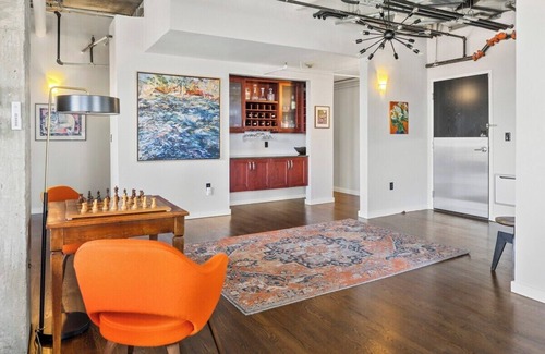 Ballpark Appartement | Art Lover's Dream: 2BD Luxury 30+ Day, Coors Field