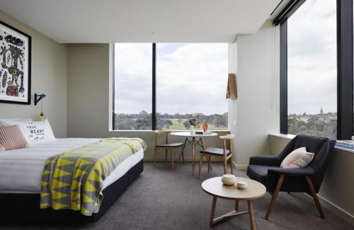 Parkville Hôtel | Art Series - The Larwill Studio