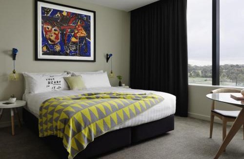 Parkville Hôtel | Art Series - The Larwill Studio