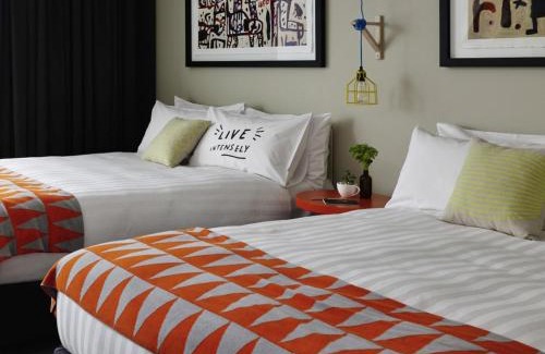Parkville Hôtel | Art Series - The Larwill Studio