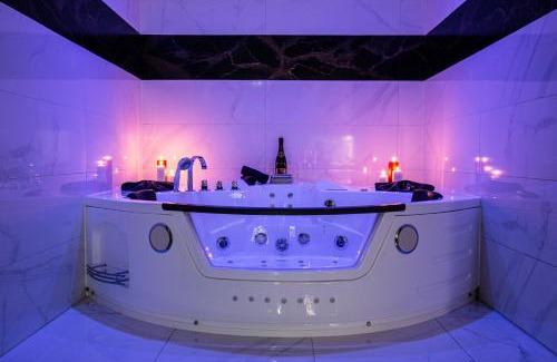 Mulhouse Hôtel | ART & SPA Luxury bedroom at the heart historical center