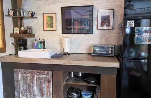 Ashfield Appartement | Art Studio: 1 chambre / 1 salle de bain dans l'historique Carriage House