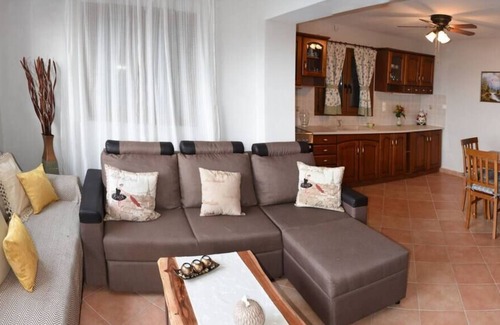 Pella Region Copropriété | Artemis * Apt with Stunning view!