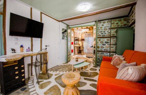 Tragilos Maison | Artemis Goddess Nest - Aquatic Getaway
