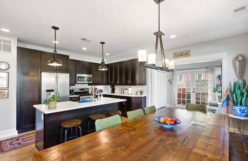 16th Street Heights Maison | Artful DC Home - Enjoy Backyard - 16th St. Heights