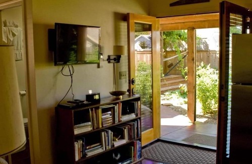 Roseway Appartement | Artful, Rustic Cabin Backyard-durable Ethic, Centre-ville 20 Min, 5-Star Douche