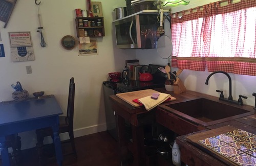 Roseway Appartement | Artful, Rustic Cabin Backyard-durable Ethic, Centre-ville 20 Min, 5-Star Douche