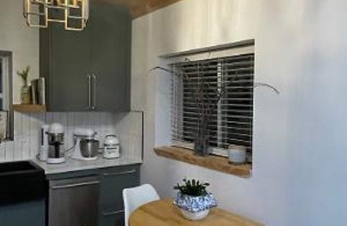 Oak Cliff Maison | Arthouse- Bishop Arts - Beautiful house in historical Winnetka neighborhood.