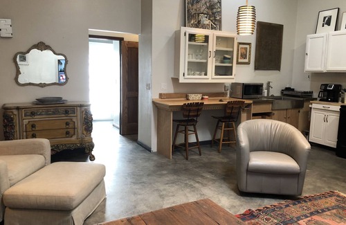 Richland Heights East Maison | Artisan Home Away From Home