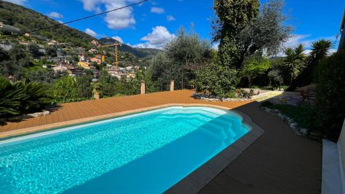 Nice Maison | Artist House With View Over The Hills