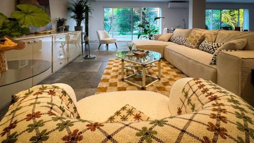 Nice Maison | Artist House With View Over The Hills