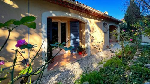 Nice Maison | Artist House With View Over The Hills