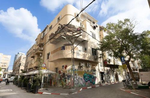 Florentin Appartement | Artistic 2BR Apt w Balcony in Florentin Center by Sea N' Rent